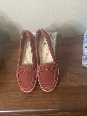 Clarks Women's Rust Bow-Accent Loafers